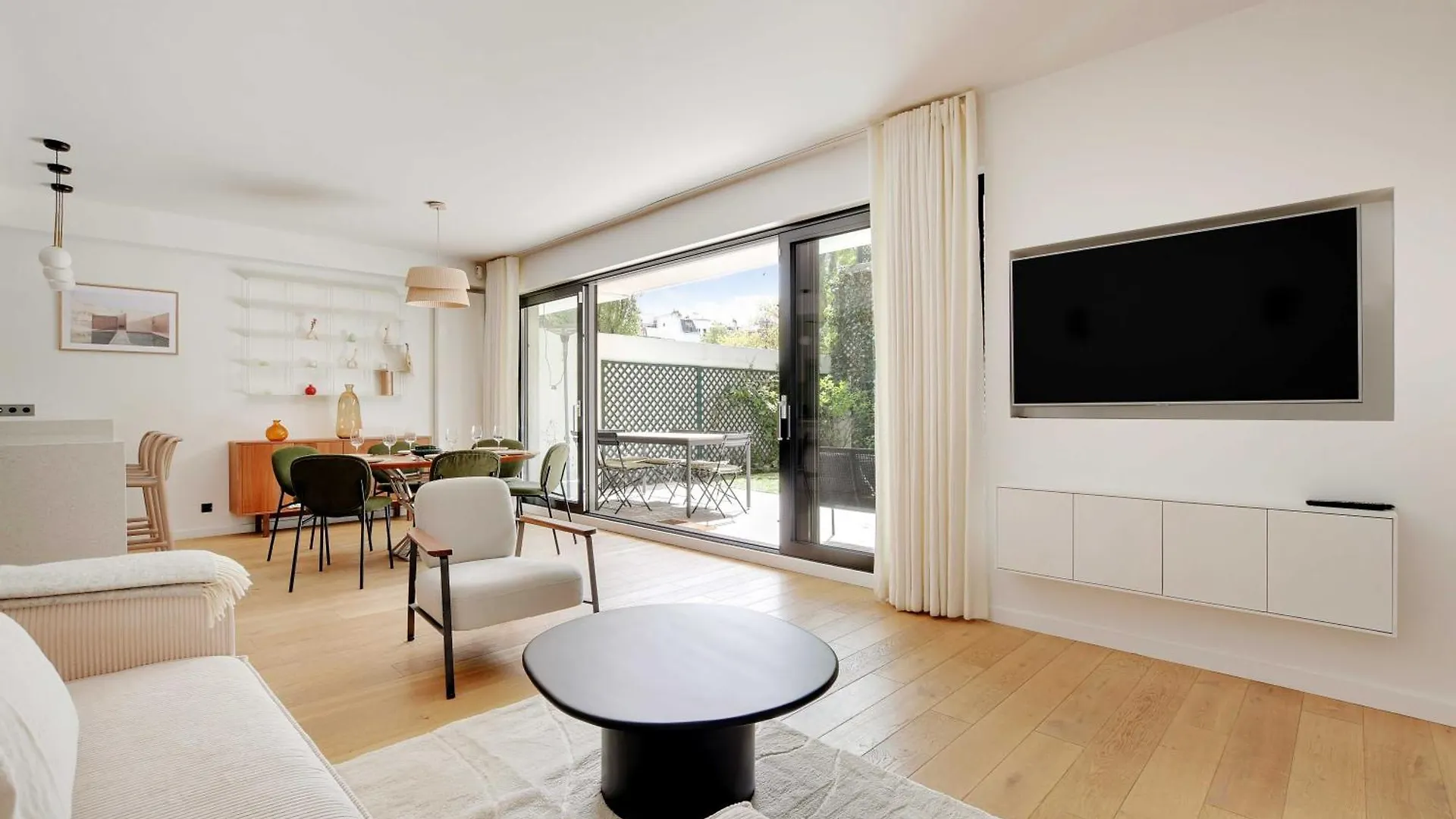 Passy - Eiffel Tower - Amazing 2br With Garden Apartman Párizs