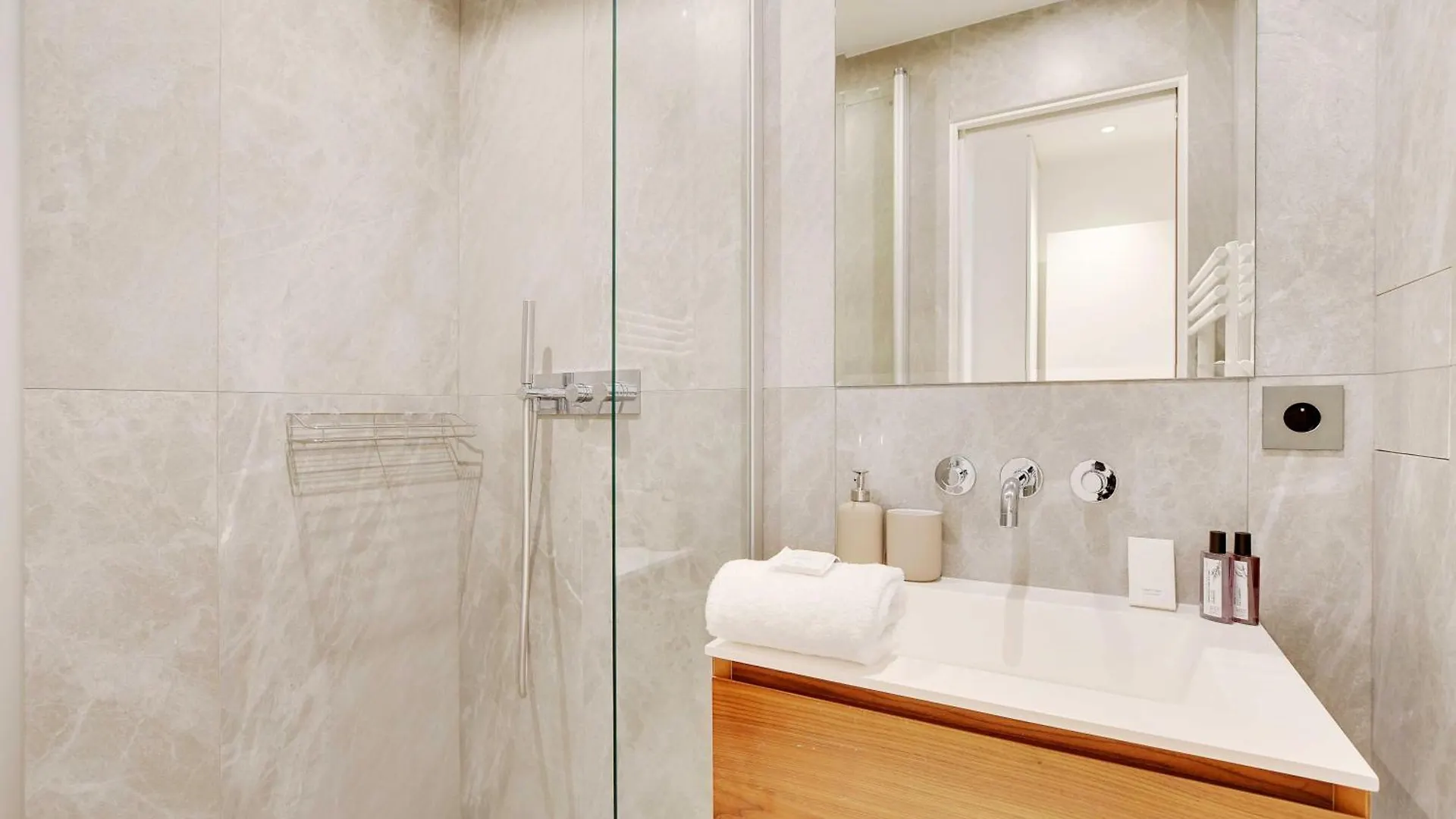 Passy - Eiffel Tower - Amazing 2br With Garden Apartman