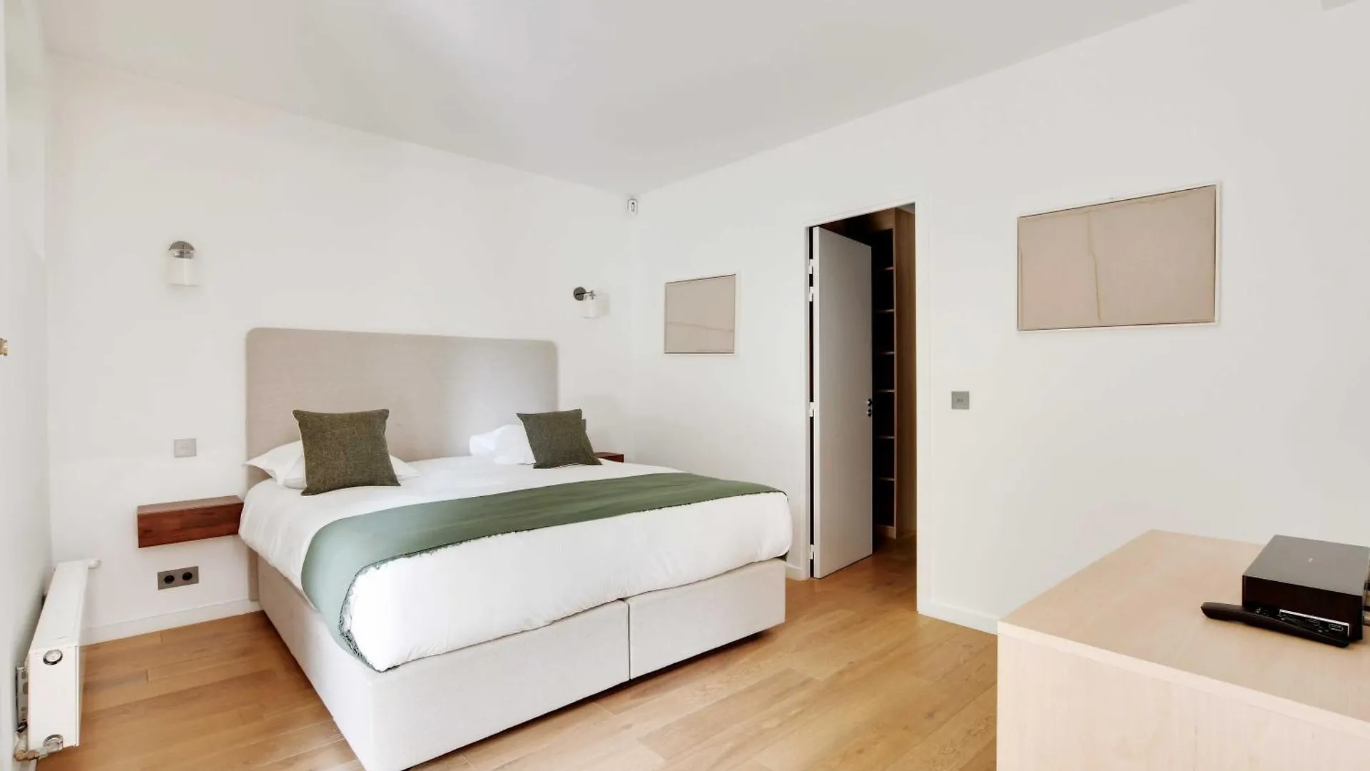 Apartment Passy - Eiffel Tower - Amazing 2br With Garden Paris