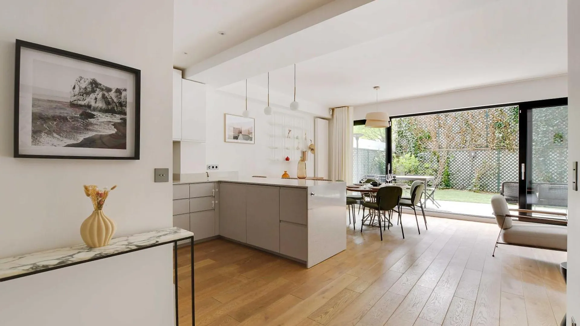 Passy - Eiffel Tower - Amazing 2br With Garden Paris