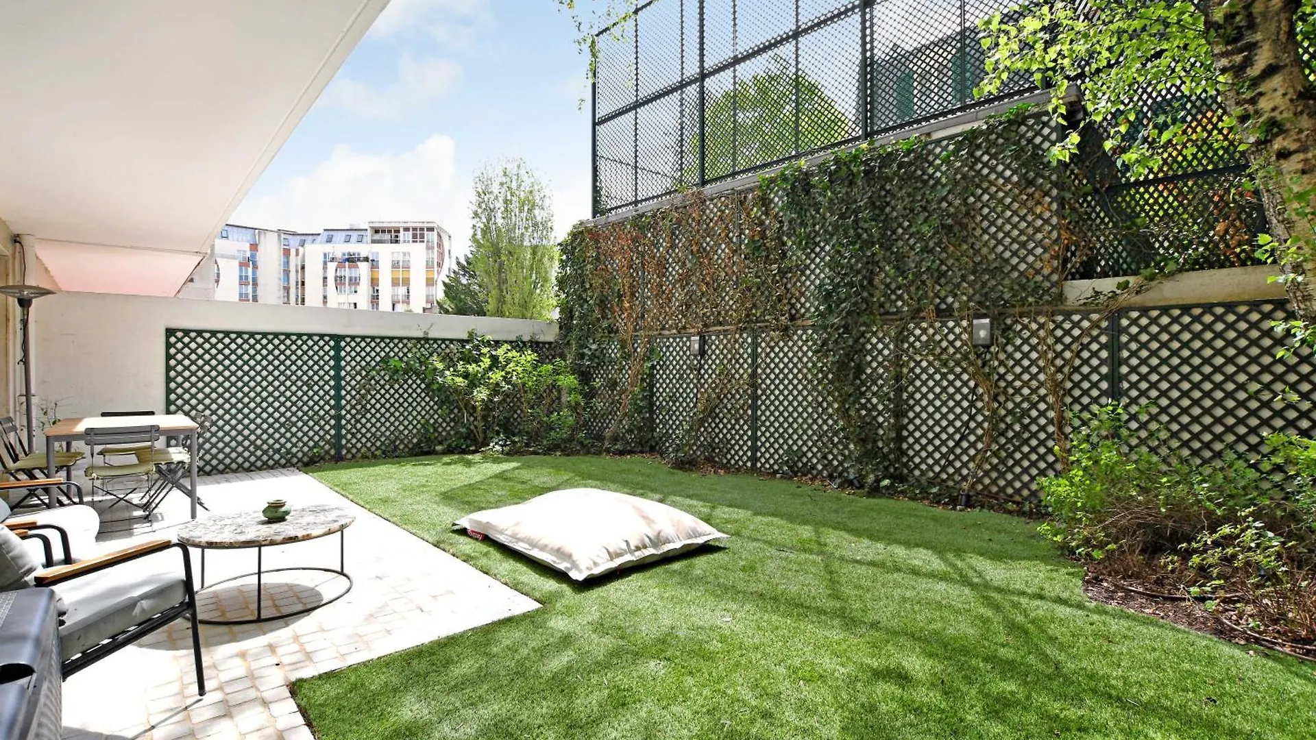 Passy - Eiffel Tower - Amazing 2br With Garden Apartment Paris