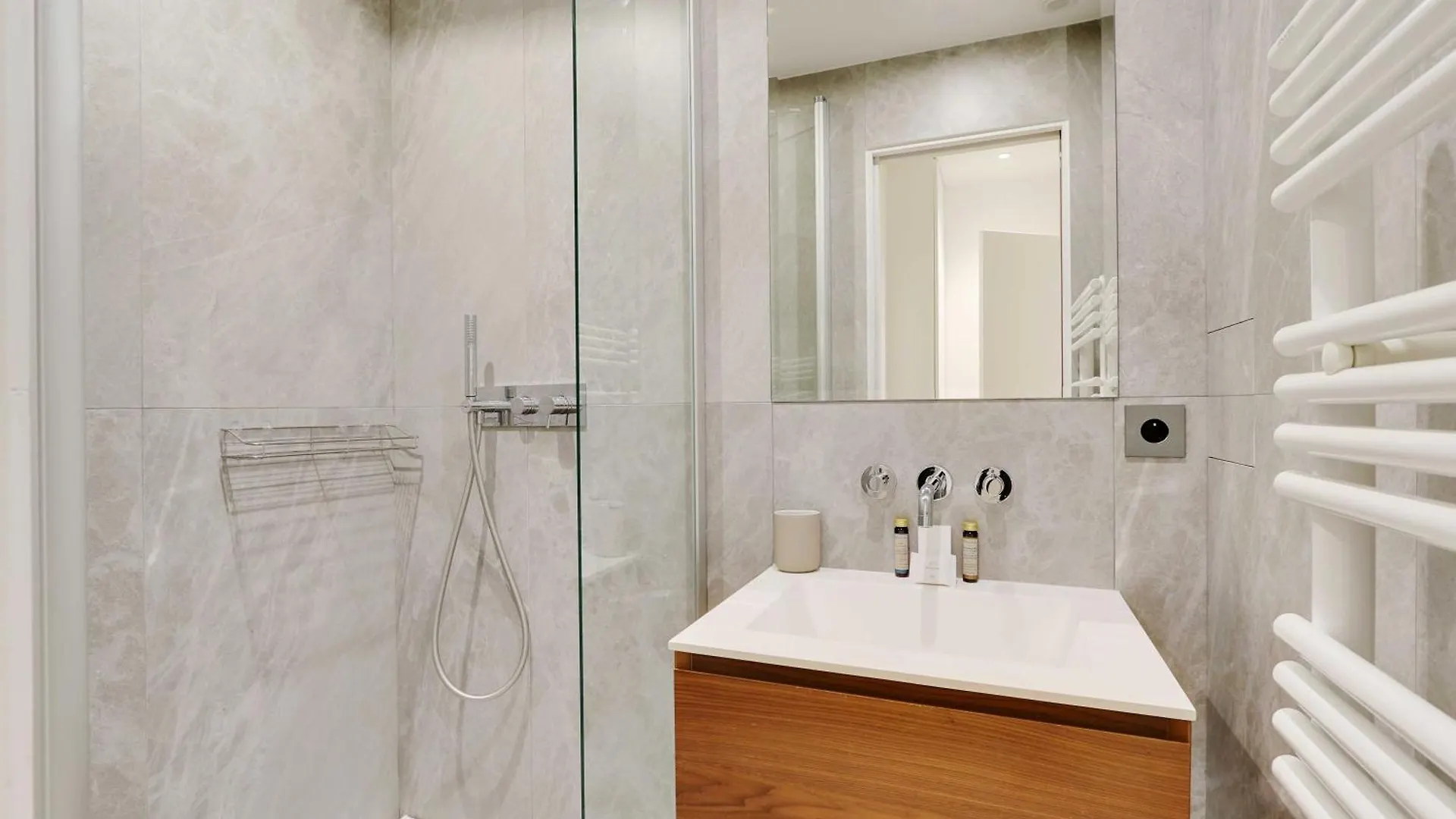 Apartment Passy - Eiffel Tower - Amazing 2br With Garden Paris