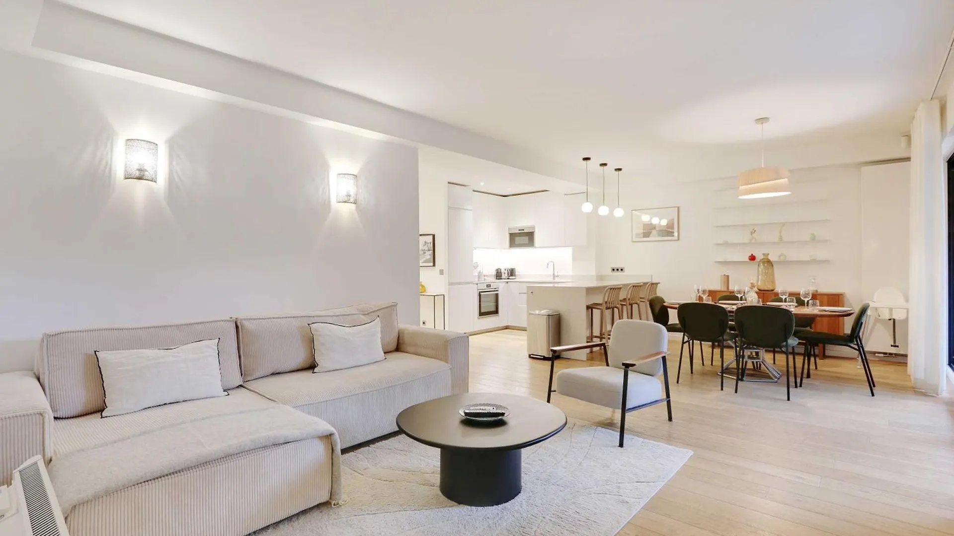 Passy - Eiffel Tower - Amazing 2br With Garden Apartment *