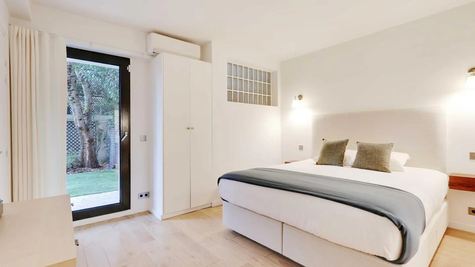 Passy - Eiffel Tower - Amazing 2br With Garden Apartment Paris