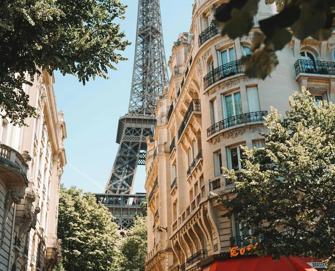Passy - Eiffel Tower - Amazing 2br With Garden Apartment Paris
